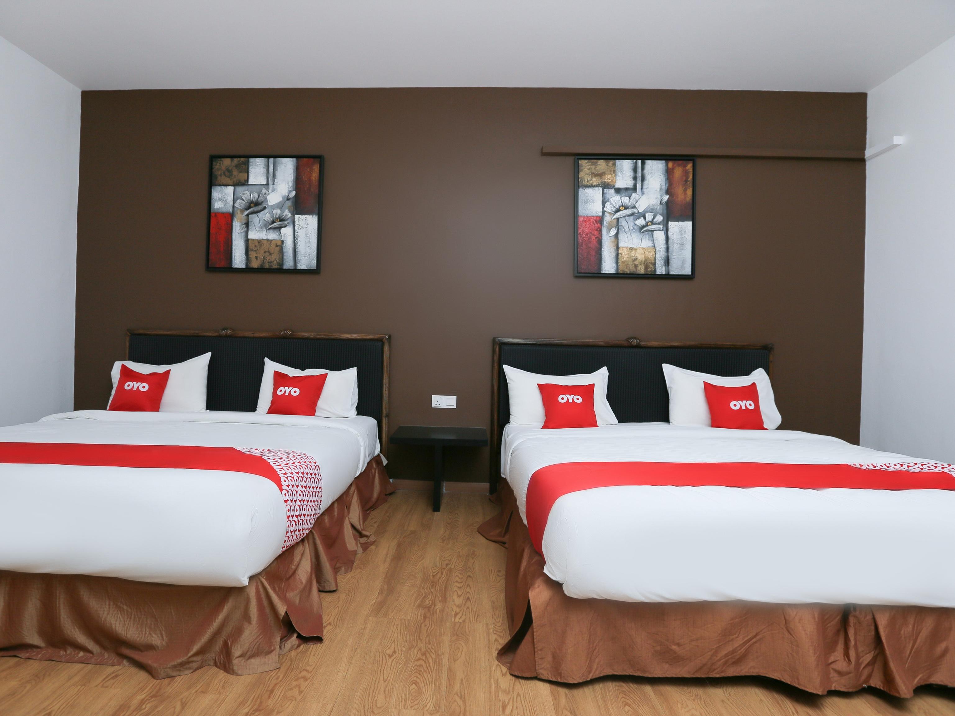 Oyo 89915 East Mount Hotel Кукуп Экстерьер фото