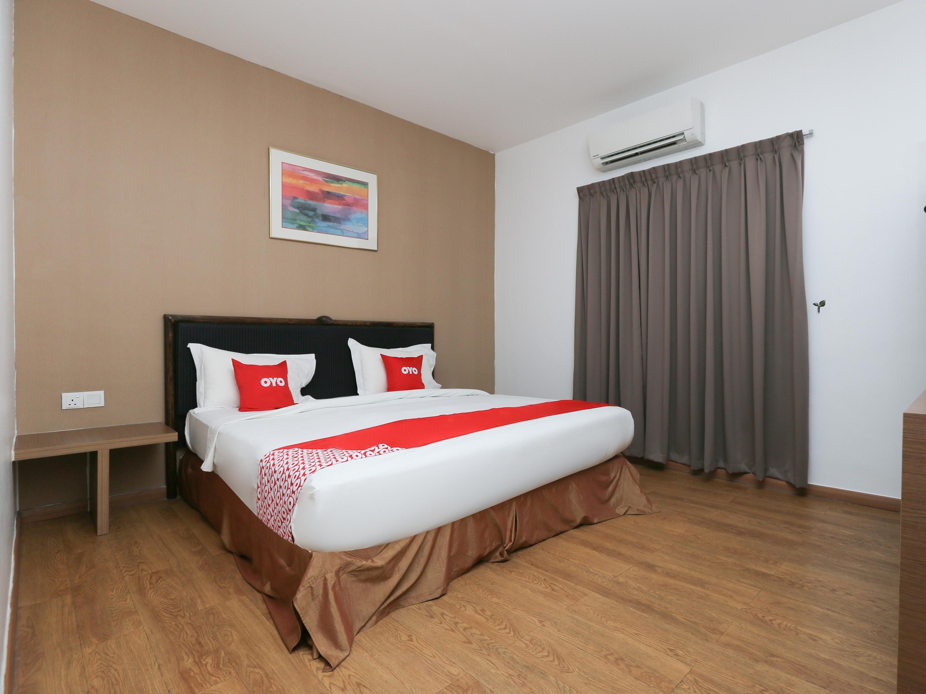Oyo 89915 East Mount Hotel Кукуп Экстерьер фото