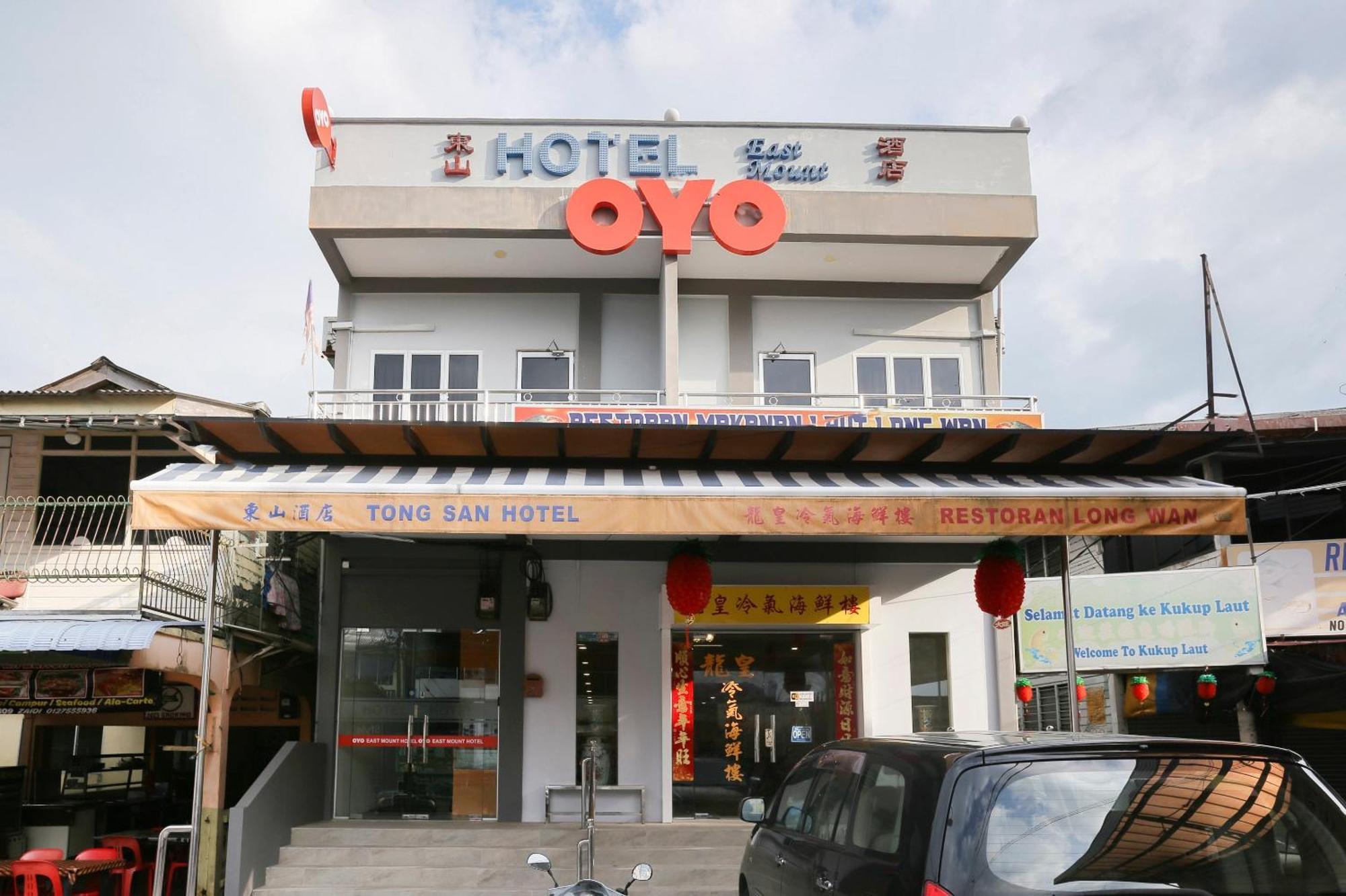 Oyo 89915 East Mount Hotel Кукуп Экстерьер фото