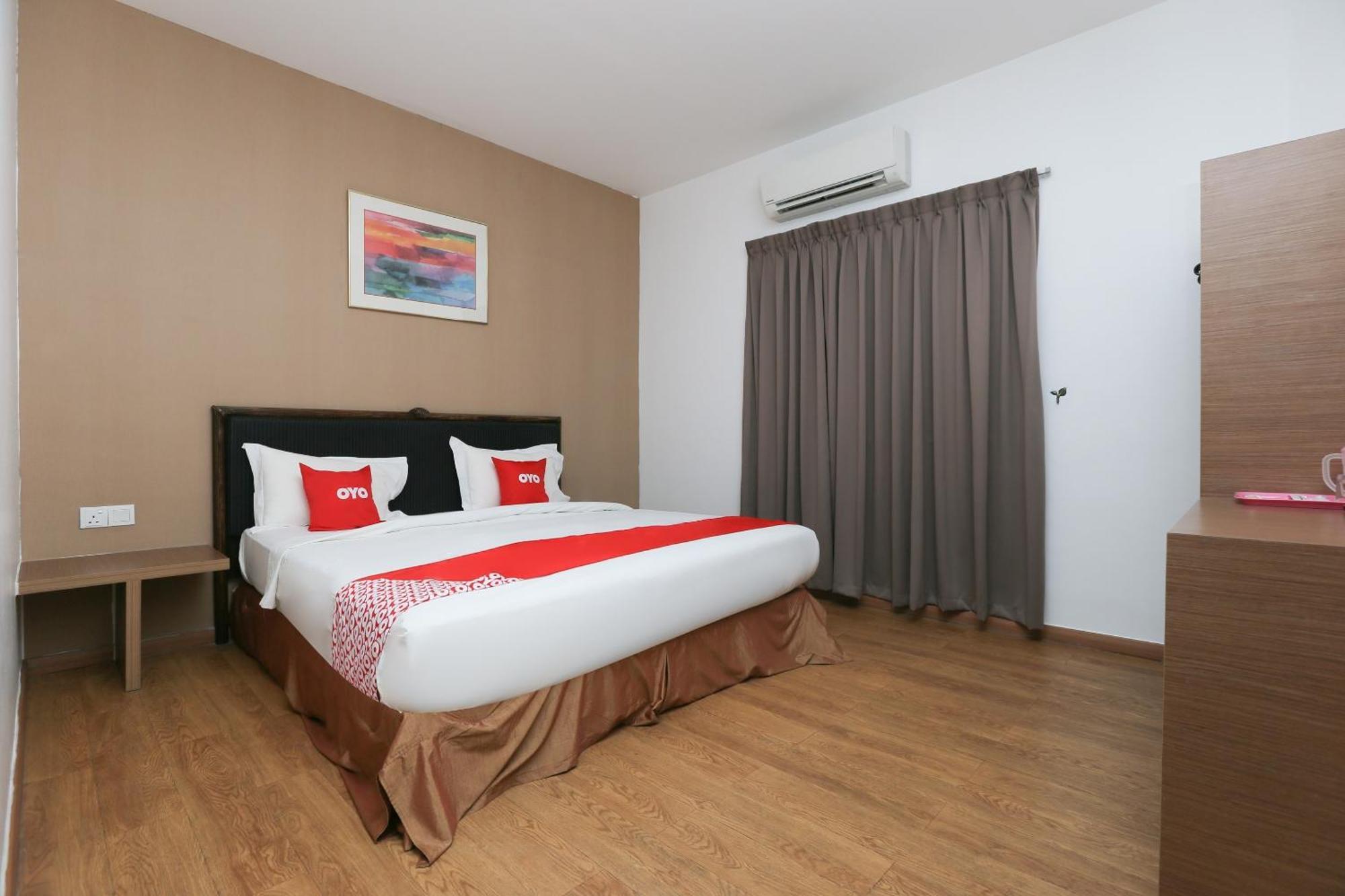 Oyo 89915 East Mount Hotel Кукуп Экстерьер фото