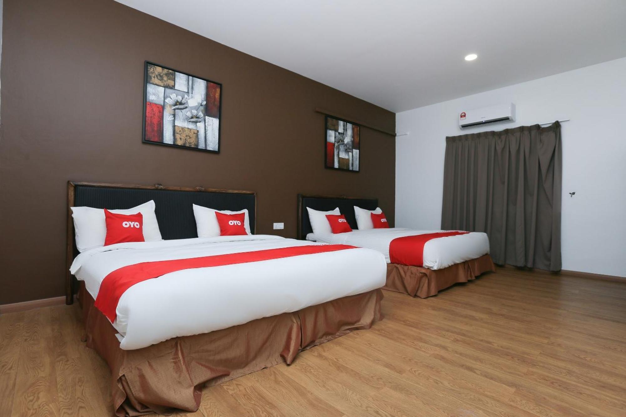 Oyo 89915 East Mount Hotel Кукуп Экстерьер фото