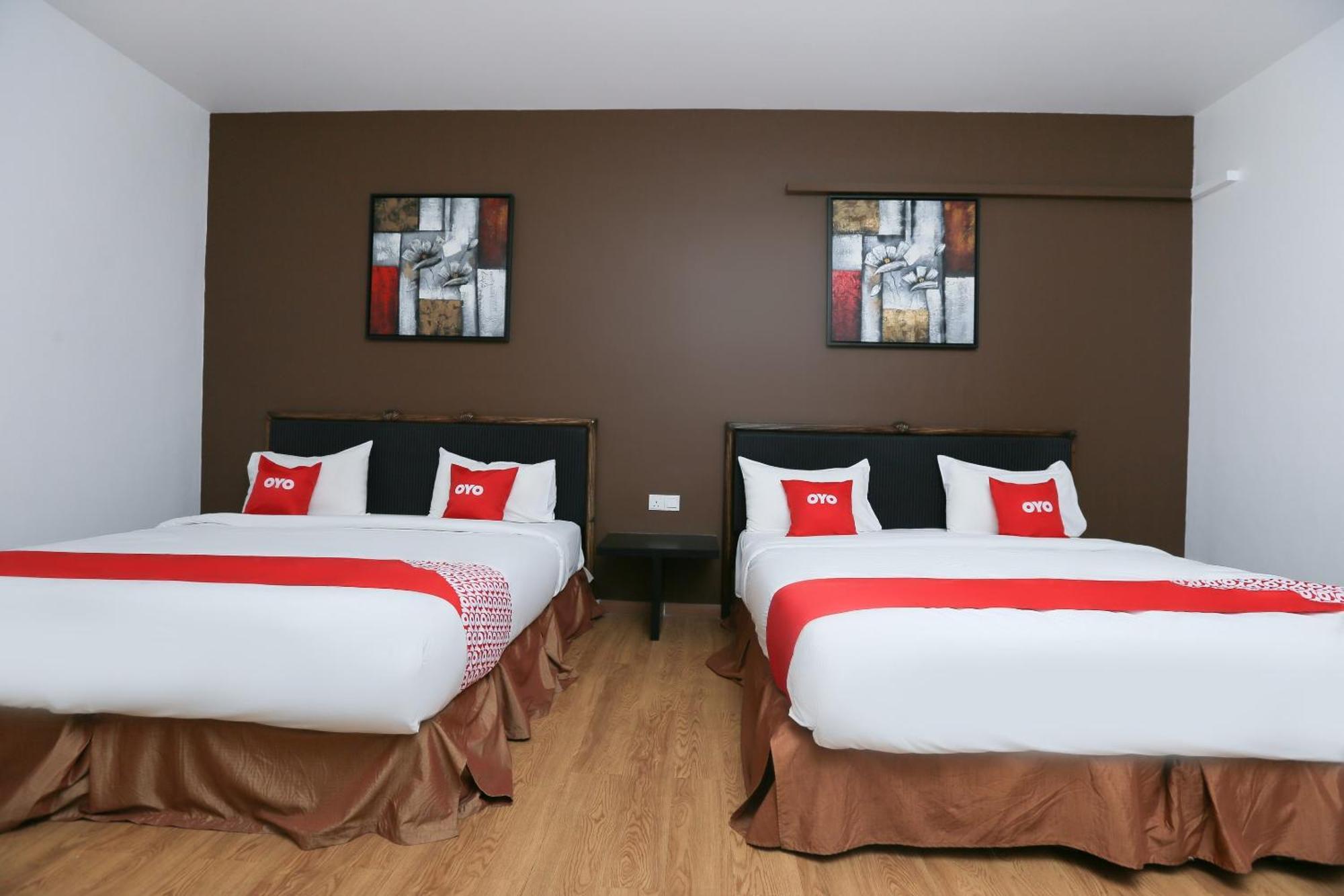Oyo 89915 East Mount Hotel Кукуп Экстерьер фото