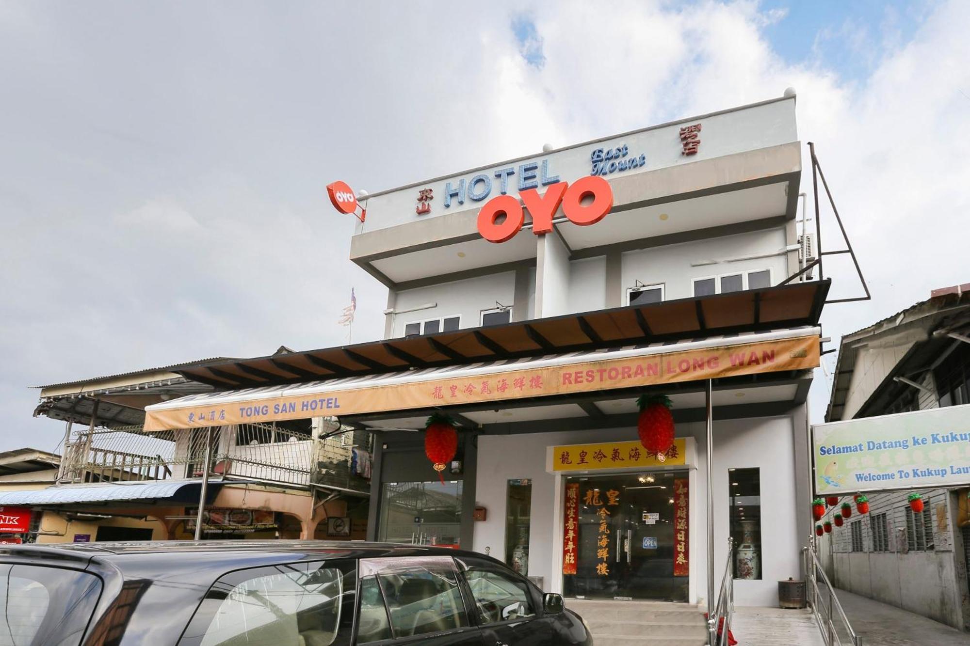 Oyo 89915 East Mount Hotel Кукуп Экстерьер фото